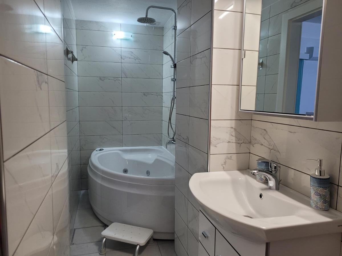 Antony'S Apartment Sea View Тирос Номер фото