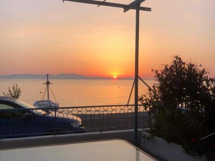 Antony'S Apartment Sea View Тирос Экстерьер фото