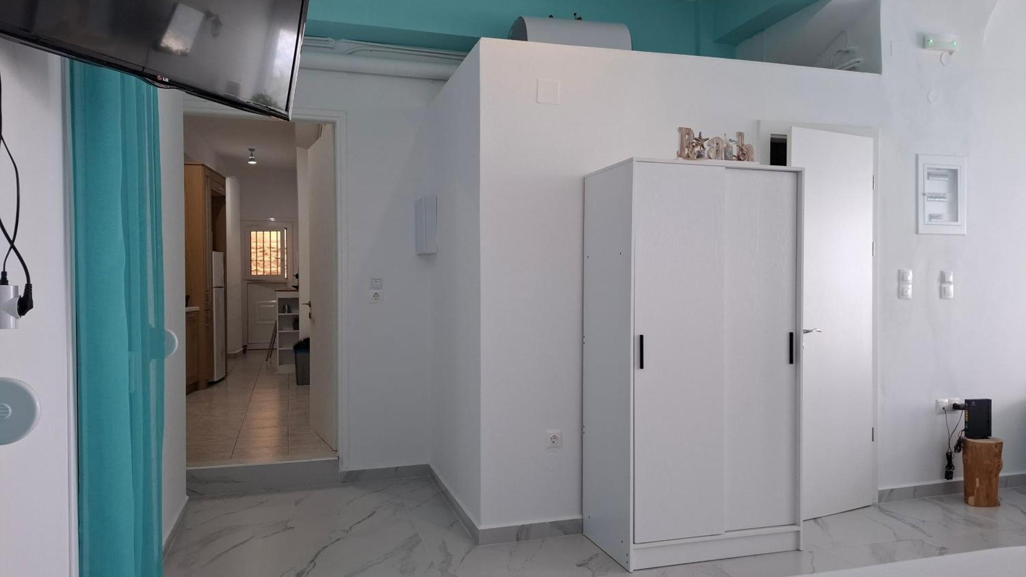 Antony'S Apartment Sea View Тирос Экстерьер фото